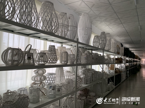 从柳编灯笼到毛绒玩具 创新成就临沂陆祥工艺品的蜕变之旅